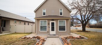 Perfect Home Base | Walk to Downtown | Sleeps 11!