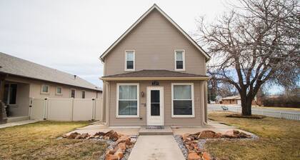 Perfect Home Base | Walk to Downtown | Sleeps 11!
