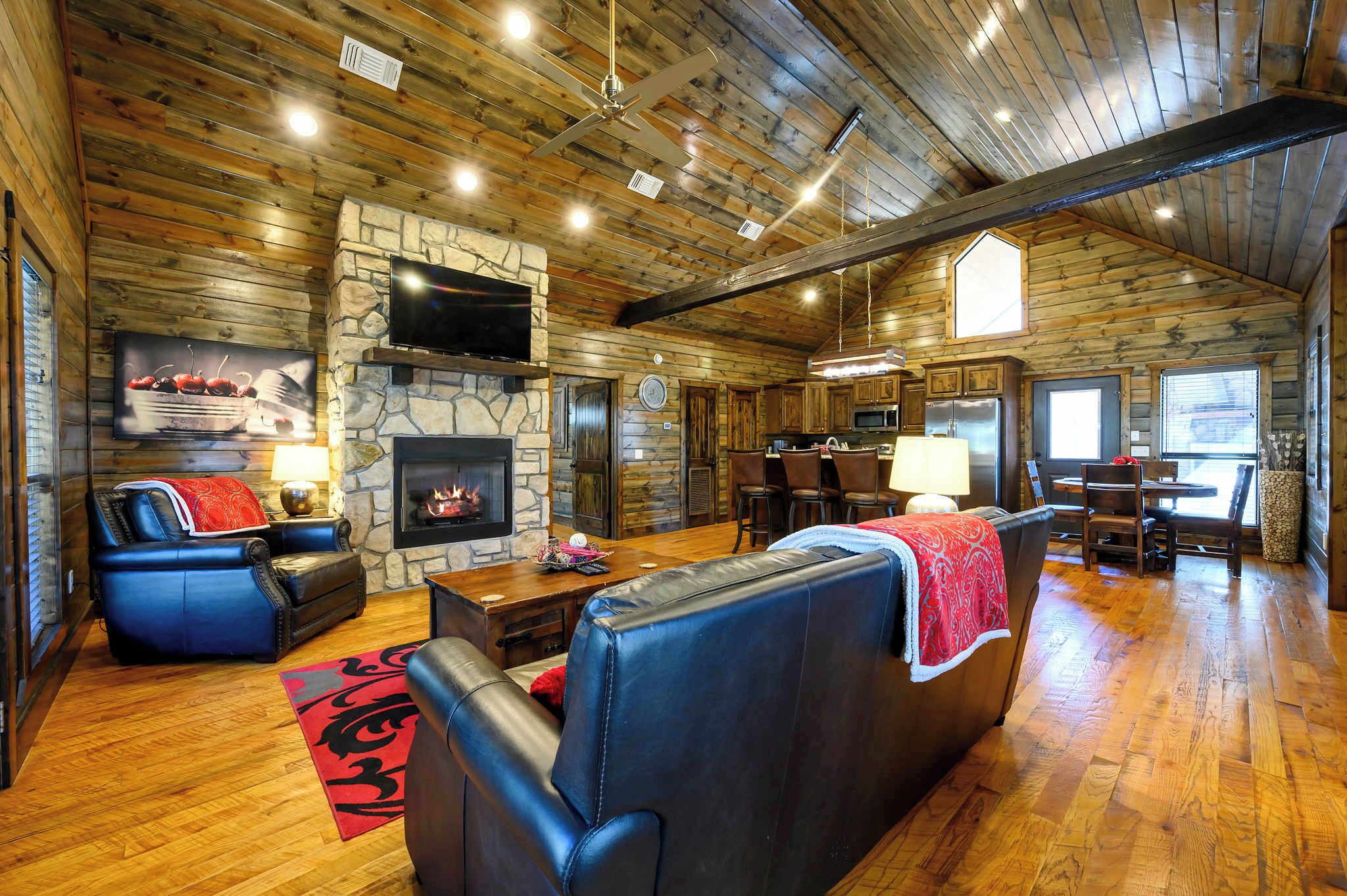 캐빈, 침대(여러 개), 온수 욕조, 정원 전망 (Pond Lily Creek) | 거실 공간