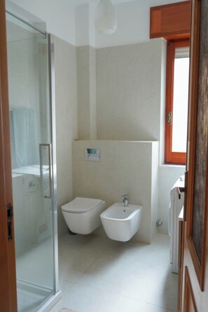 Condo, 3 Bedrooms, Balcony | Bathroom