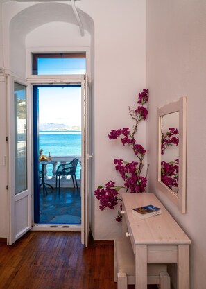 Interior - Mykonian Old Port Suite with Sea View (Mikonos)