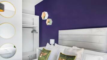 5 bedrooms, iron/ironing board, WiFi, bed sheets