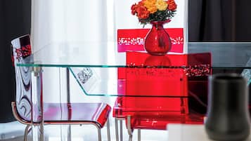 Deluxe Condo | Dining