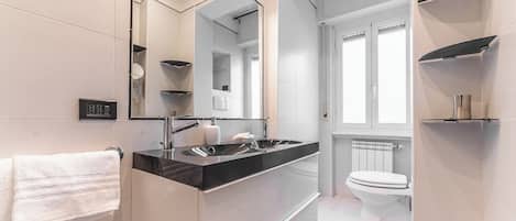 Deluxe Condo | Bathroom