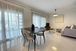 Dining - Cultural Retreat Near Stavros Niarchos-C1 (Kallithea)