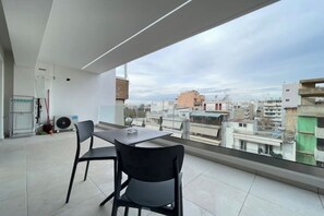 Outdoor dining - Cultural Retreat Near Stavros Niarchos-D1 (Kallithea)