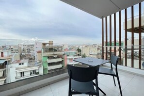 Outdoor dining - Cultural Retreat Near Stavros Niarchos-E1 (Kallithea)