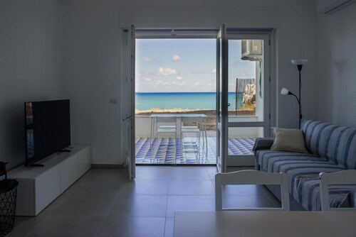 Maresia Apartment - terrace by the sea and direct access to the beach