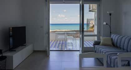 Maresia Apartment - terrace by the sea and direct access to the beach