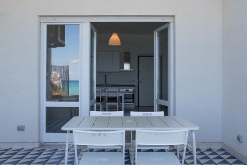 Maresia Apartment - terrace by the sea and direct access to the beach