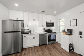 Private kitchen - Empress Retreat in the Heart of Downtown Phoenix (Phoenix)