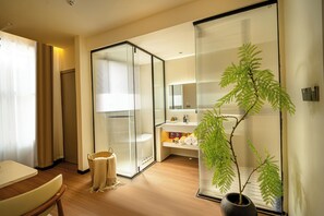 Premium bedding, down duvets, individually decorated, laptop workspace - Jingdezhen Ruchu Hostel - Tao Xichuan  (Jingdezhen)