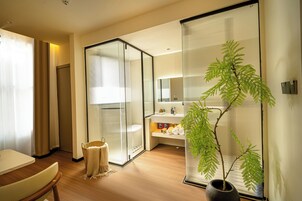 全景双人房, 城市景观 | 高档床上用品、羽绒被、特色装修、笔记本电脑工作区