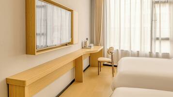 Design Double Room, City View | Premium bedding, down comforters, individually decorated