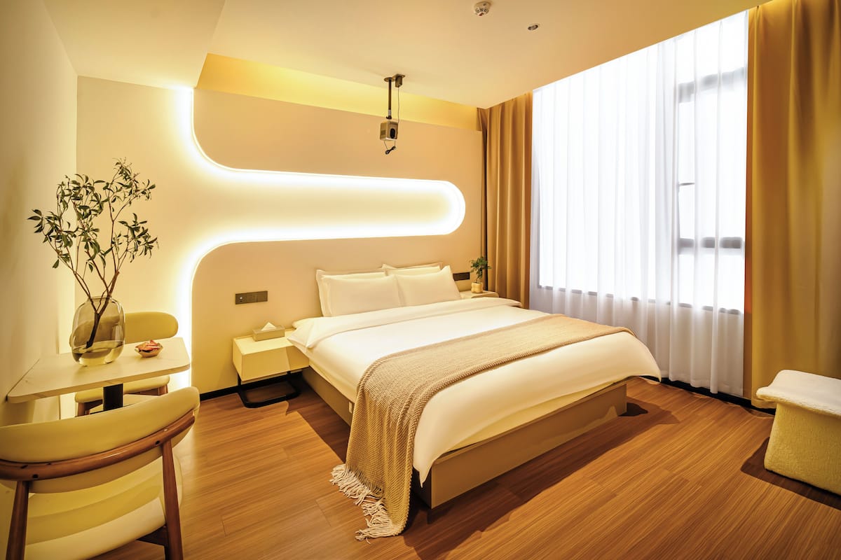 Superior Double Room, City View