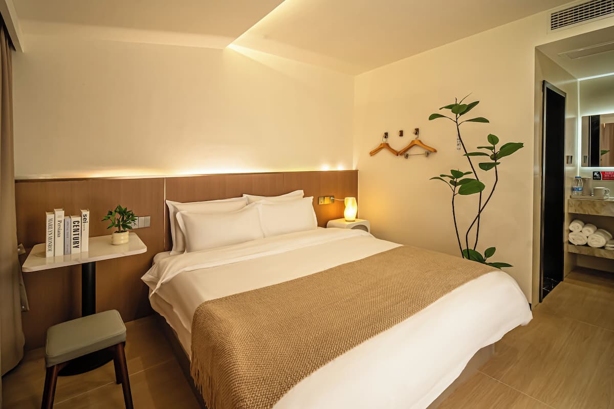 Romantic Double Room, City View