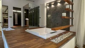 A modern kitchen with a wooden countertop, a built-in stove, and a backsplash. - Loft @ Veratti by iCasamia .it (Varese)