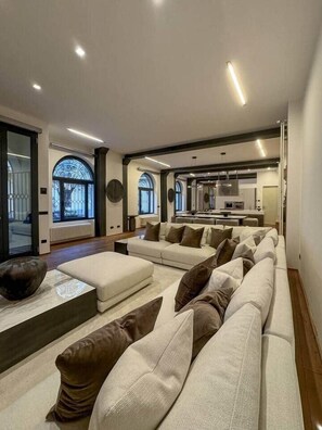 TV - Loft @ Veratti by iCasamia .it (Varese)