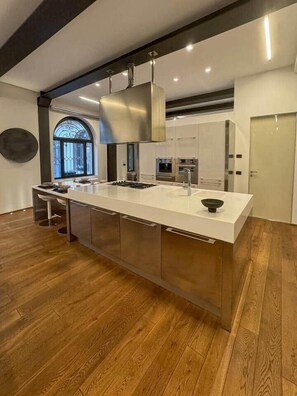 Refrigerador, horno, parrilla de estufa y lavavajillas 
