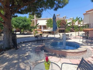 Outdoor dining - AK Village Rooms - Peloponnese Comfy Gem (Drepano)