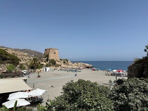Una spiaggia nelle vicinanze