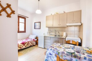 1 bedroom, iron/ironing board, WiFi, bed sheets - Sofia Mike House 1 (Karpathos)