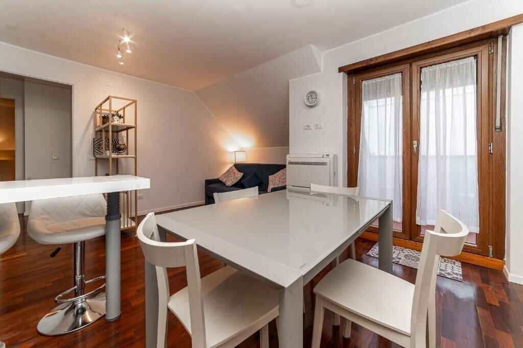 Deluxe Apartment, Balcony, City View | Interior