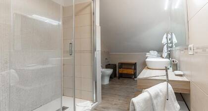 Elegant Penthouse - Metro Conca d'Oro
