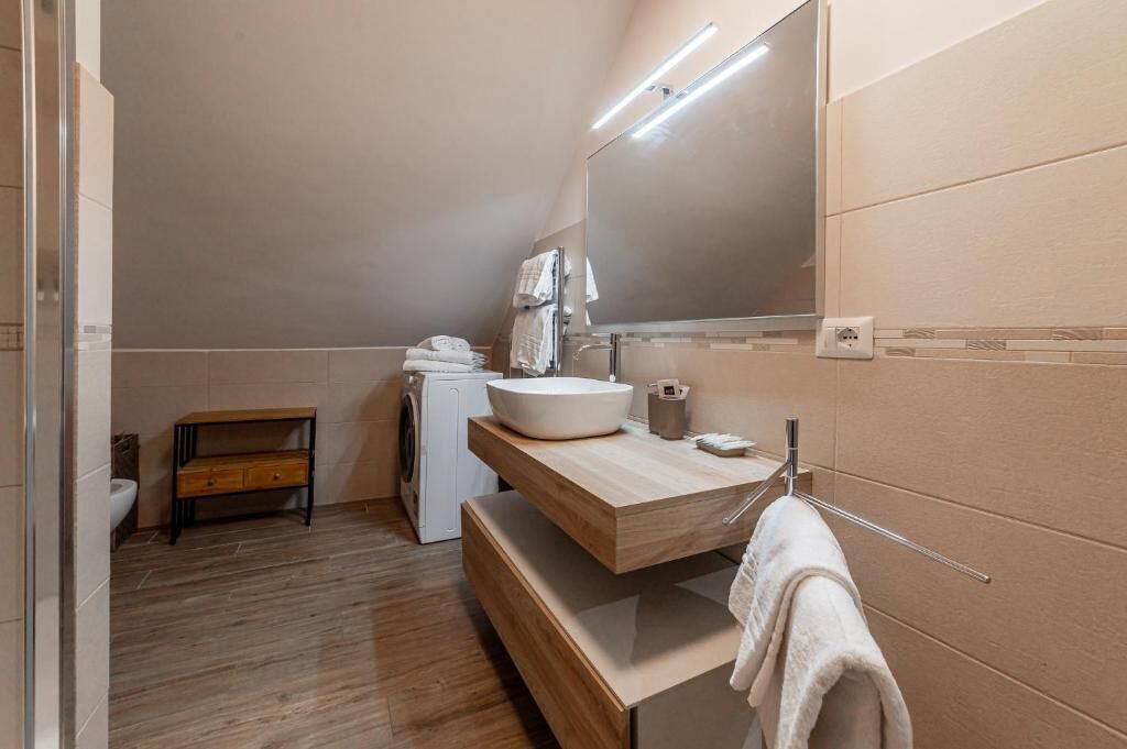 Apartamento Deluxe, balcón, vistas a la ciudad | Baño