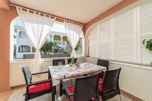Standard Apartment, Garden View | Street view - Apartment Sinanovic 2 (Vir)