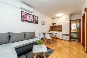 Standard Apartment, Garden View | Living area | 100-cm Smart TV with cable channels - Apartment Sinanovic 2 (Vir)