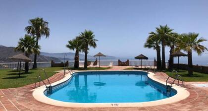 Preciosa casa adosada en complejo residencial