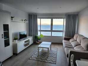 TV - Estupendo apartamento al mar (Velilla-Taramay)