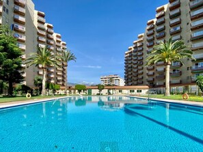 Pool - Las Góndolas y el mar (Almuñécar)