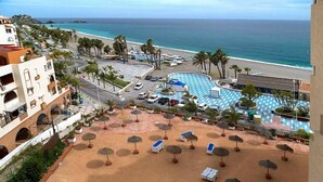 A resort with a pool, beach, and ocean view. - Nice seafront apartment (Almuñécar)