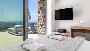 In-room safe, soundproofing, iron/ironing board, free cribs/infant beds - Sivota Sunset Villas (Igoumenitsa)