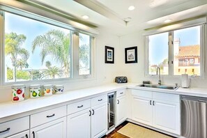 Private kitchen - Sea Lane Ocean View Home | Patios & Walk to Beach (La Jolla)