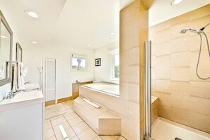 Shower, hair dryer, towels - Sea Lane Ocean View Home | Patios & Walk to Beach (La Jolla)