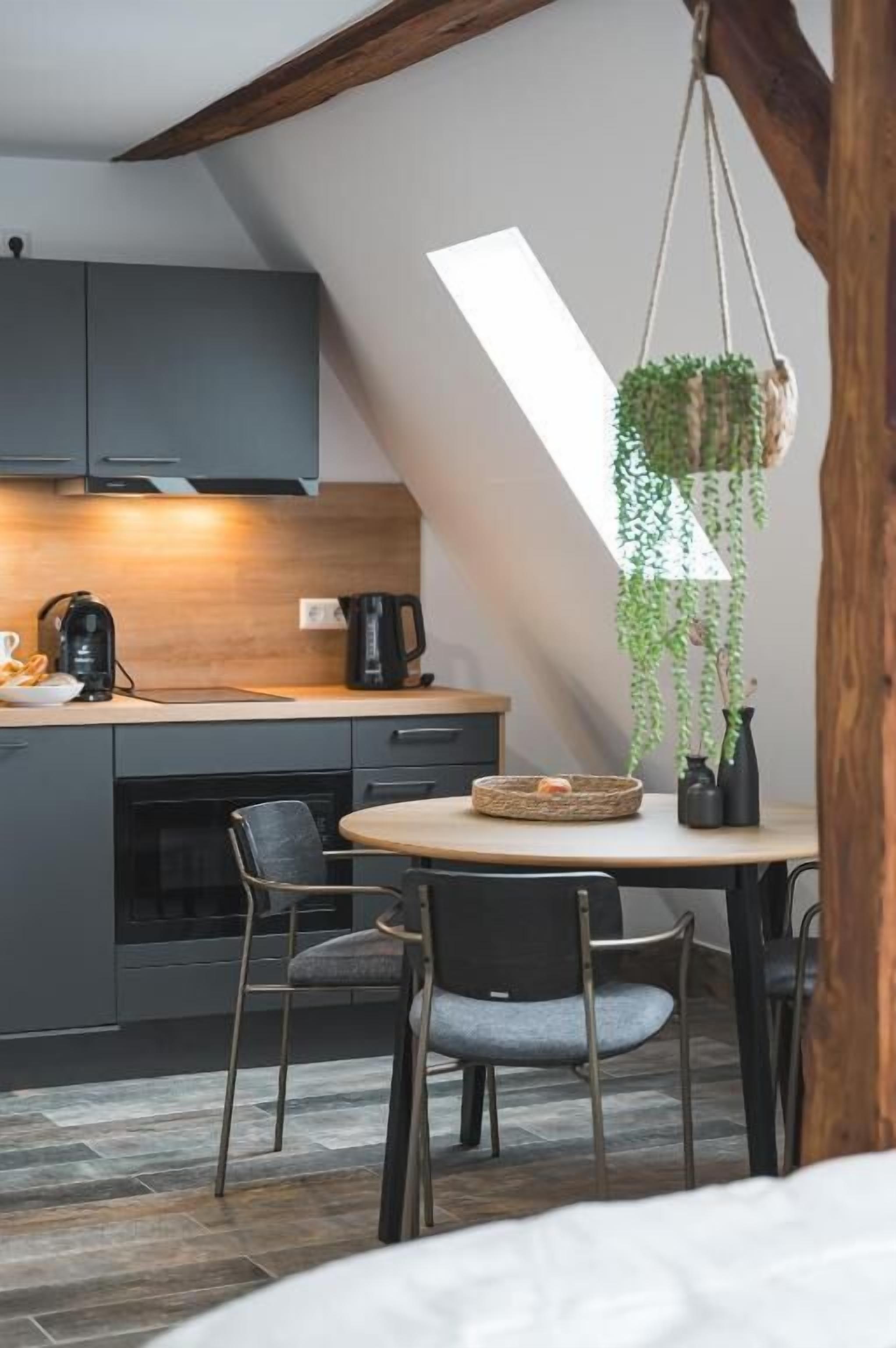 Departamento Deluxe, vista al valle | Cocina privada | Refrigerador, microondas y utensilios de cocina 