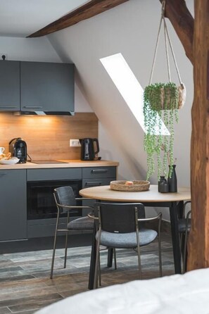 Deluxe-Apartment, Talblick | Eigene Küche