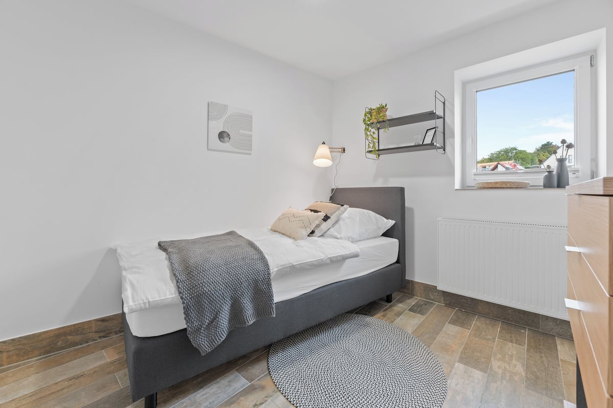 Chambre Simple Classique, vue cour intérieure | Literie de qualité supérieure, bureau