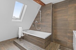 Deluxe-Apartment, Talblick | Badezimmer