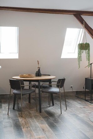 Deluxe Apartment, Valley View | Dining