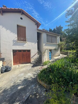 Exterior - Villa with garden at the top of a hill, 10 minutes' walk from the town. (Carcassonne)