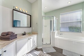 Shower, hair dryer, towels - Epic Mario , Starwars, Moana Luxury Disney World Home dw6 (Davenport)