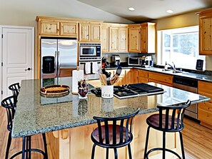 Fridge, microwave, oven, stovetop - Lake Tahoe Mountain Retreat lx38 (South Lake Tahoe)
