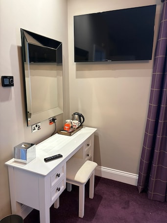 Interior. Cherry Tree Inn