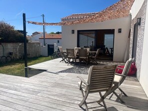 Outdoor dining - Cozy house near the beach - 7 guests (La Guérinière)