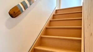 A wooden staircase with a handrail and a wall-mounted decorative piece. - Cozy house near the beach - 7 guests (La Guérinière)