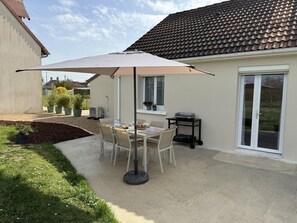 Outdoor dining - House with AC - 6 guests (Ouchamps)